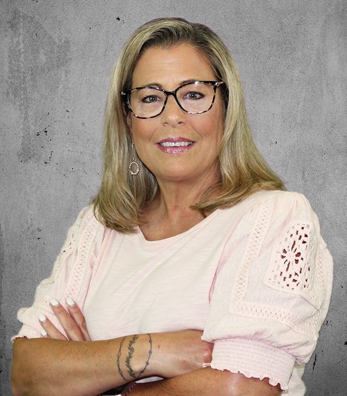 Lisa Bussiere, AIS, ACSR, CISR, CPIW